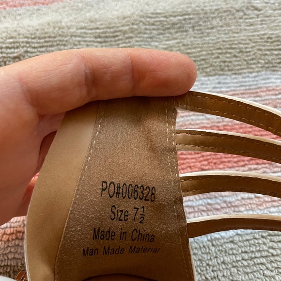 New Never Worn Journee Collection Hanni White Gladiator Sandals Size 7.5 - Picture 13 of 13